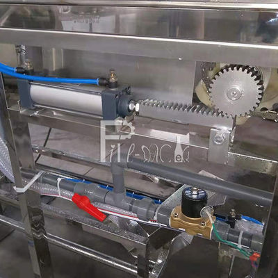 Sus 316 3 200BPH دستگاه پرکن گالن با نگهدارنده بطری تامین کننده